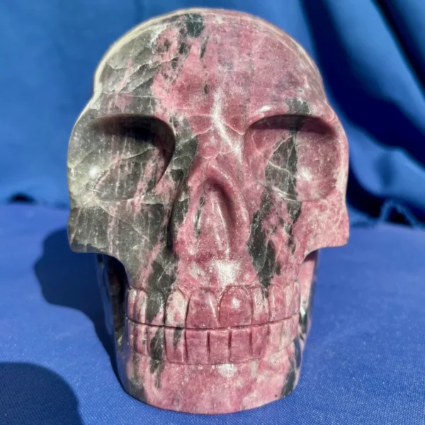 Large Rhodonite skull - 2.85 kg