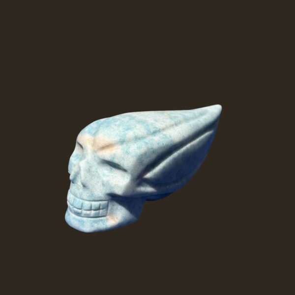 trolleite-traveller-skull-raphael3.jpg Blue Trolleite Traveller Skull โ 11 cm Hand-Carved